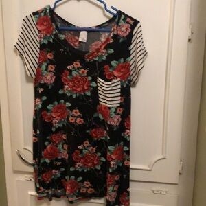Black and red flowery top